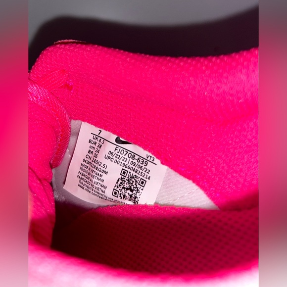 NWT NIKE Air Max Pre-Day Hyper Metallic PINK Running Shoe GIRL Sz.7 / Women 8.5 - Picture 5 of 10